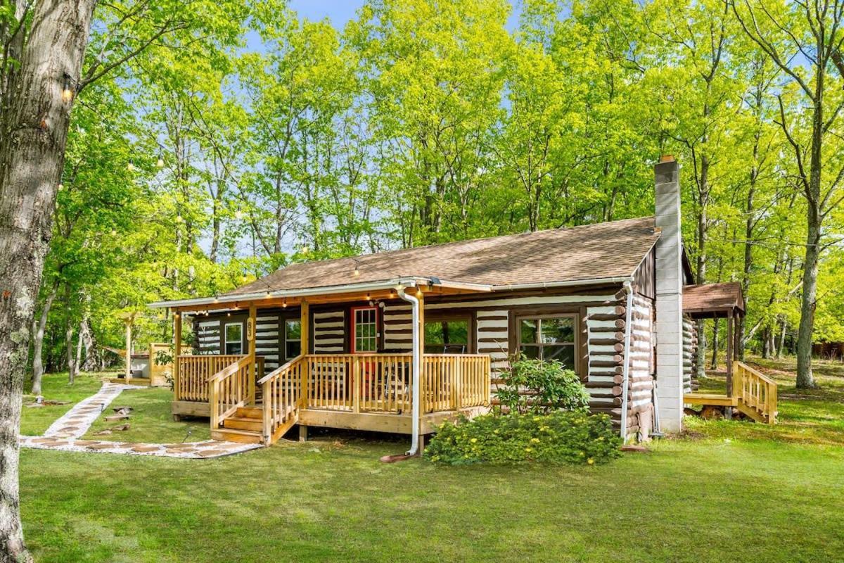 Modernized Log Cabin W Hot Tub Fire Pit & Views Berkeley Springs Dış mekan fotoğraf