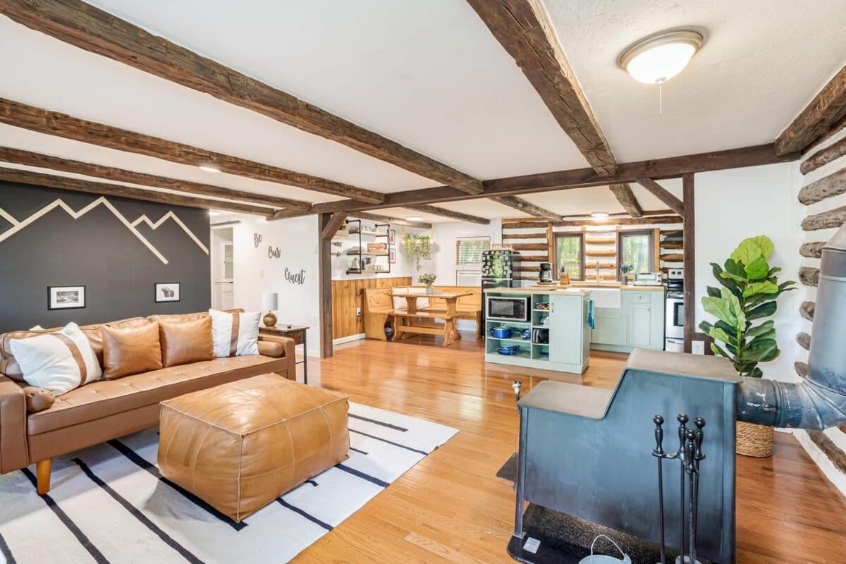 Modernized Log Cabin W Hot Tub Fire Pit & Views Berkeley Springs Dış mekan fotoğraf