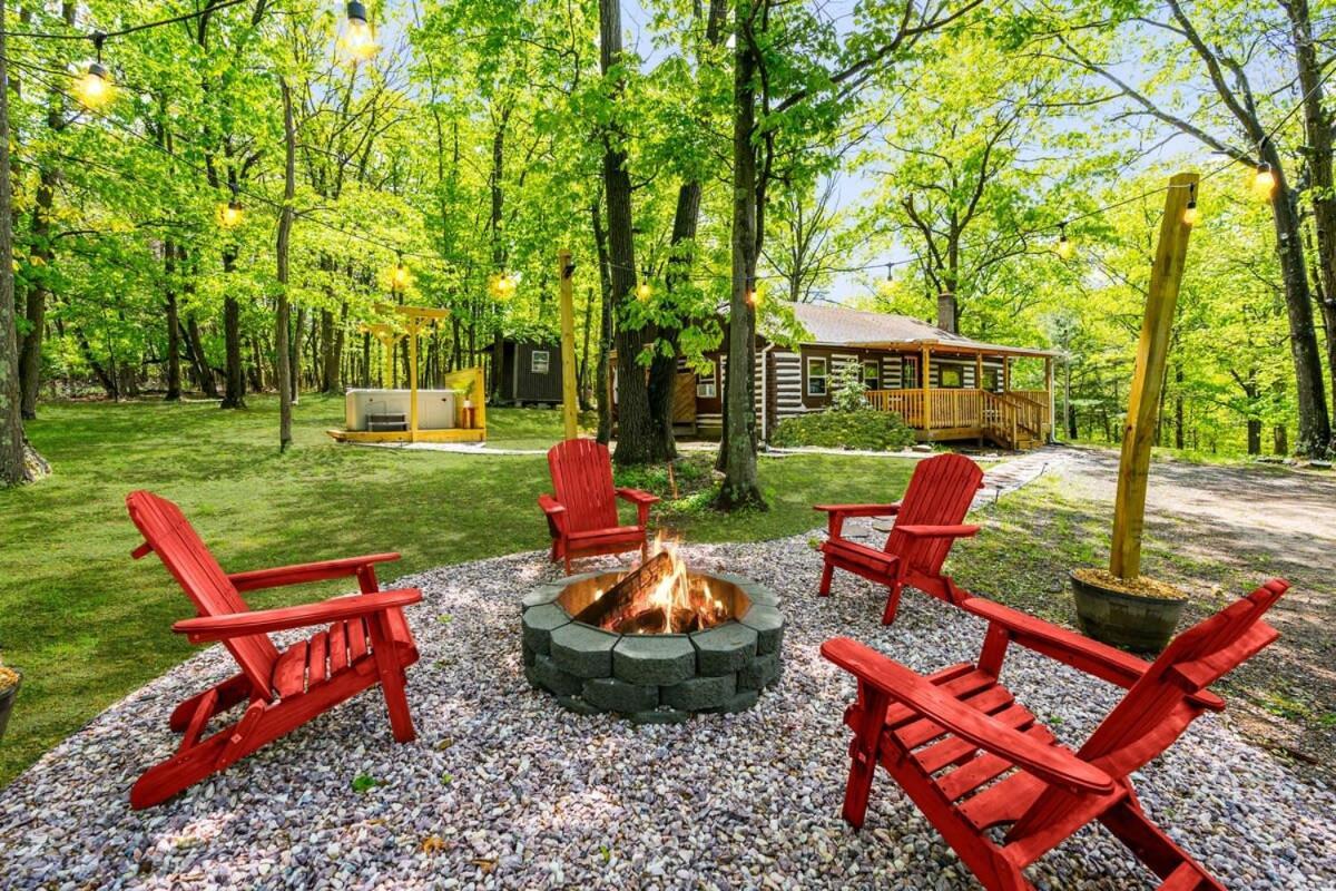 Modernized Log Cabin W Hot Tub Fire Pit & Views Berkeley Springs Dış mekan fotoğraf
