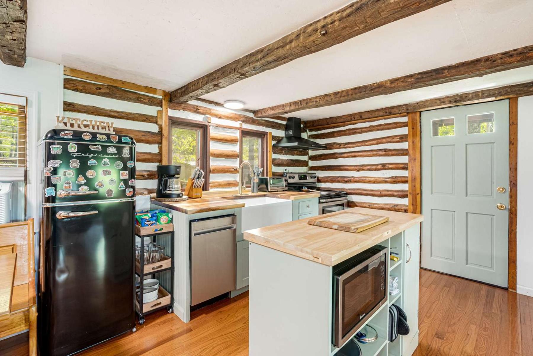 Modernized Log Cabin W Hot Tub Fire Pit & Views Berkeley Springs Dış mekan fotoğraf